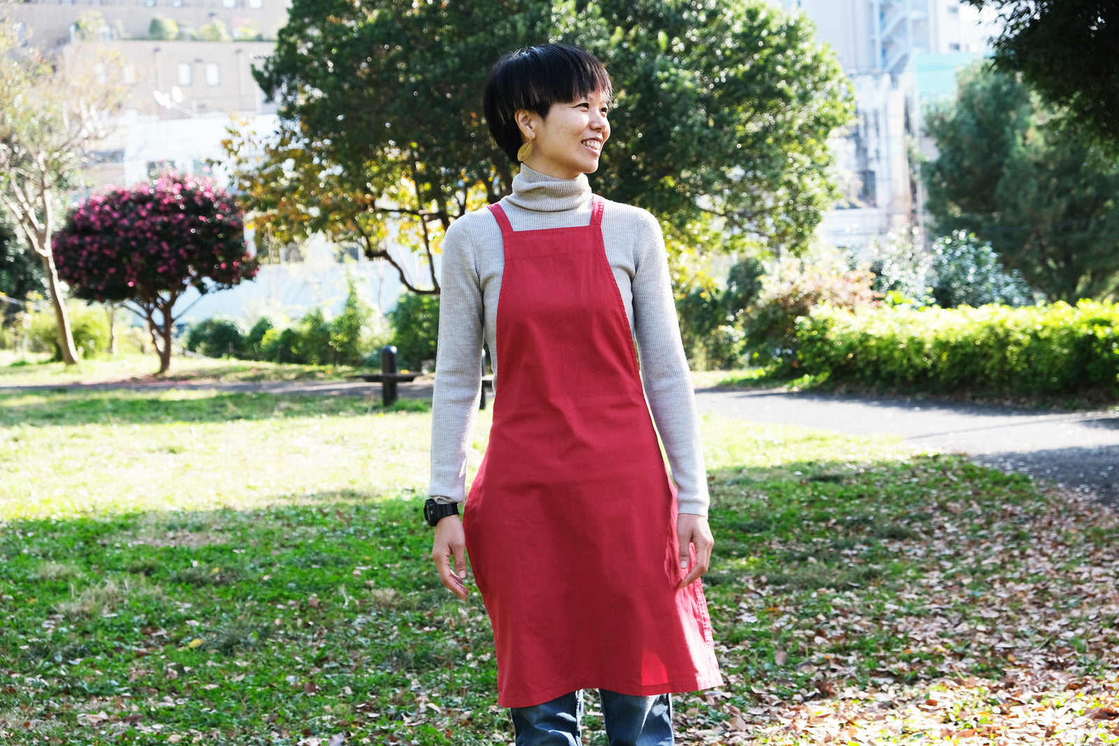 割ッ烹レ ベーシックエプロン レッド 150g（オーガニックコットン100%） – カッポレエプロン(KAPPORE APRON)